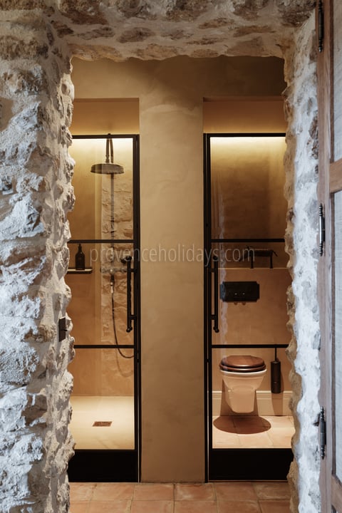 43 - Mas des Oliviers: Villa: Bathroom
