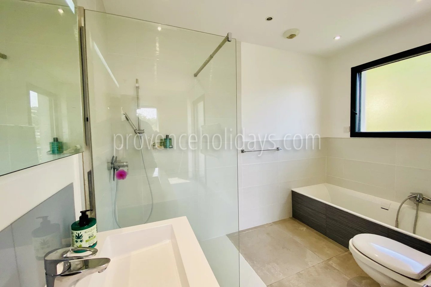 8 - Villa met zelfstandige ruimte in Cavalaire-sur-Mer: Villa: Bathroom