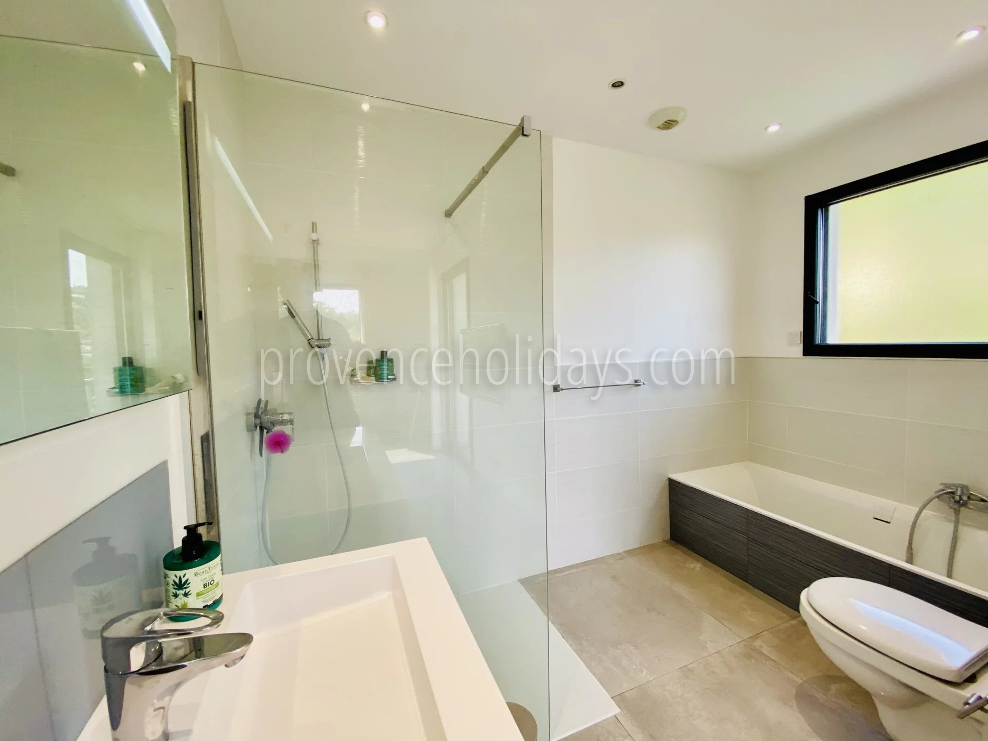 8 - Villa met zelfstandige ruimte in Cavalaire-sur-Mer: Villa: Bathroom