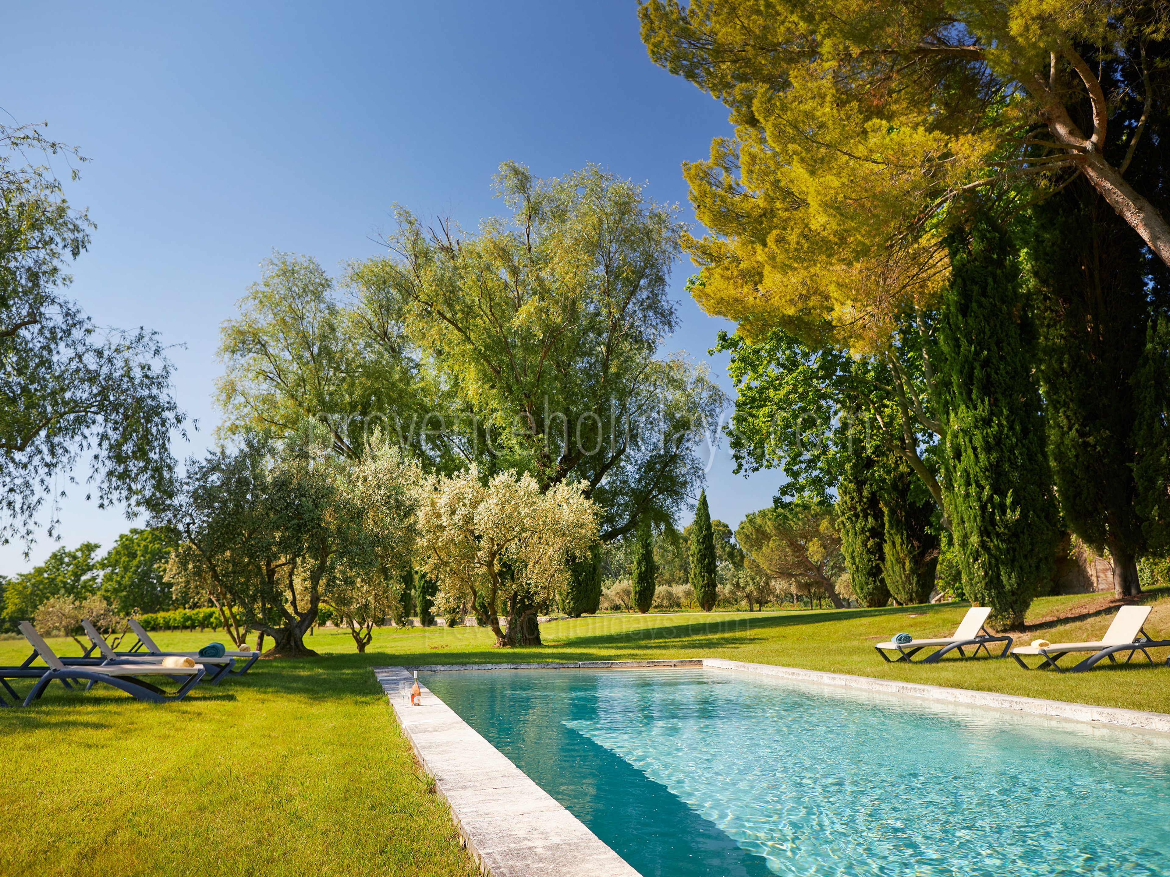 88 - Domaine de Luberon: Villa: Exterior