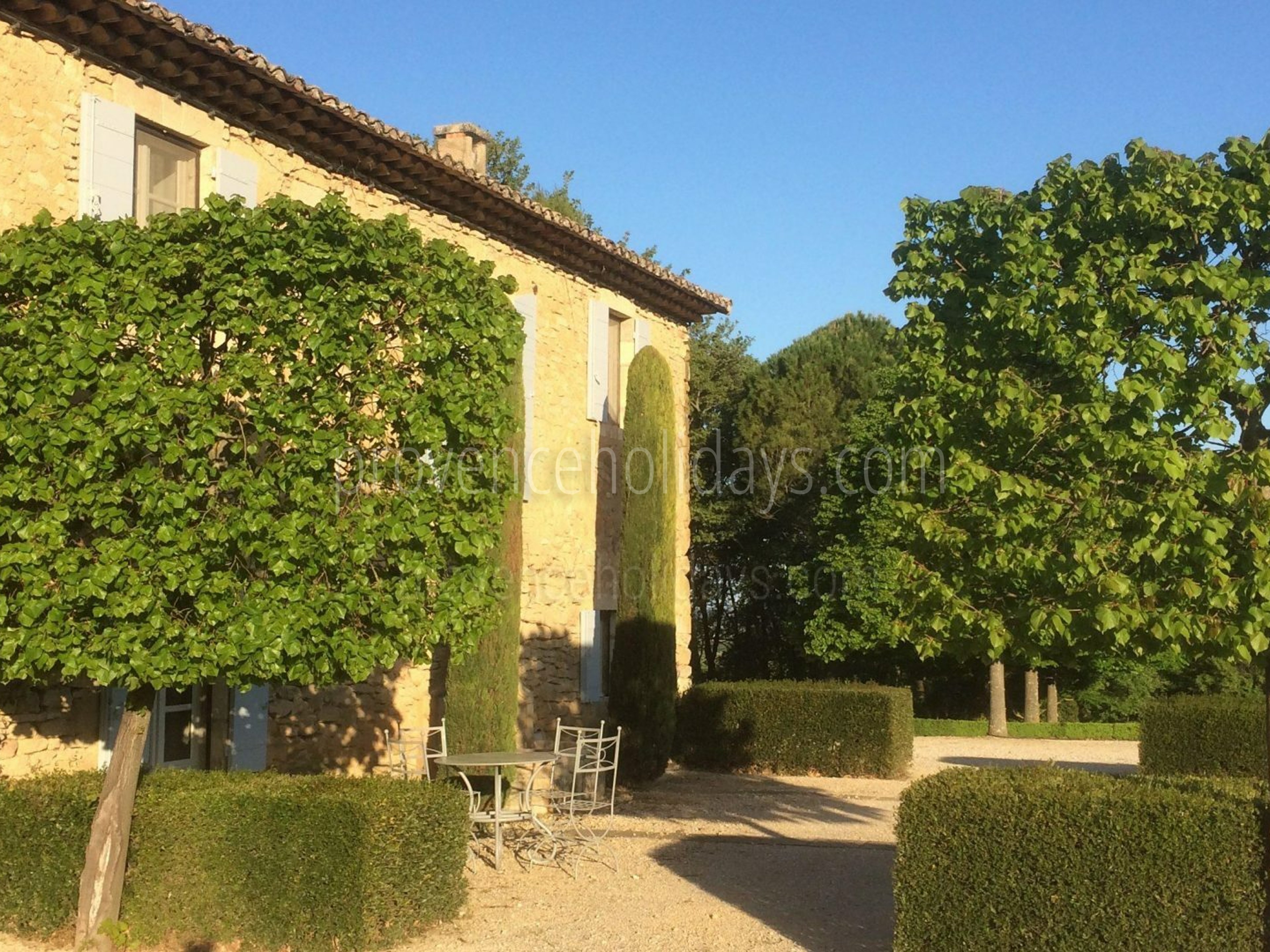 19 - Le Mas des Buis: Villa: Exterior