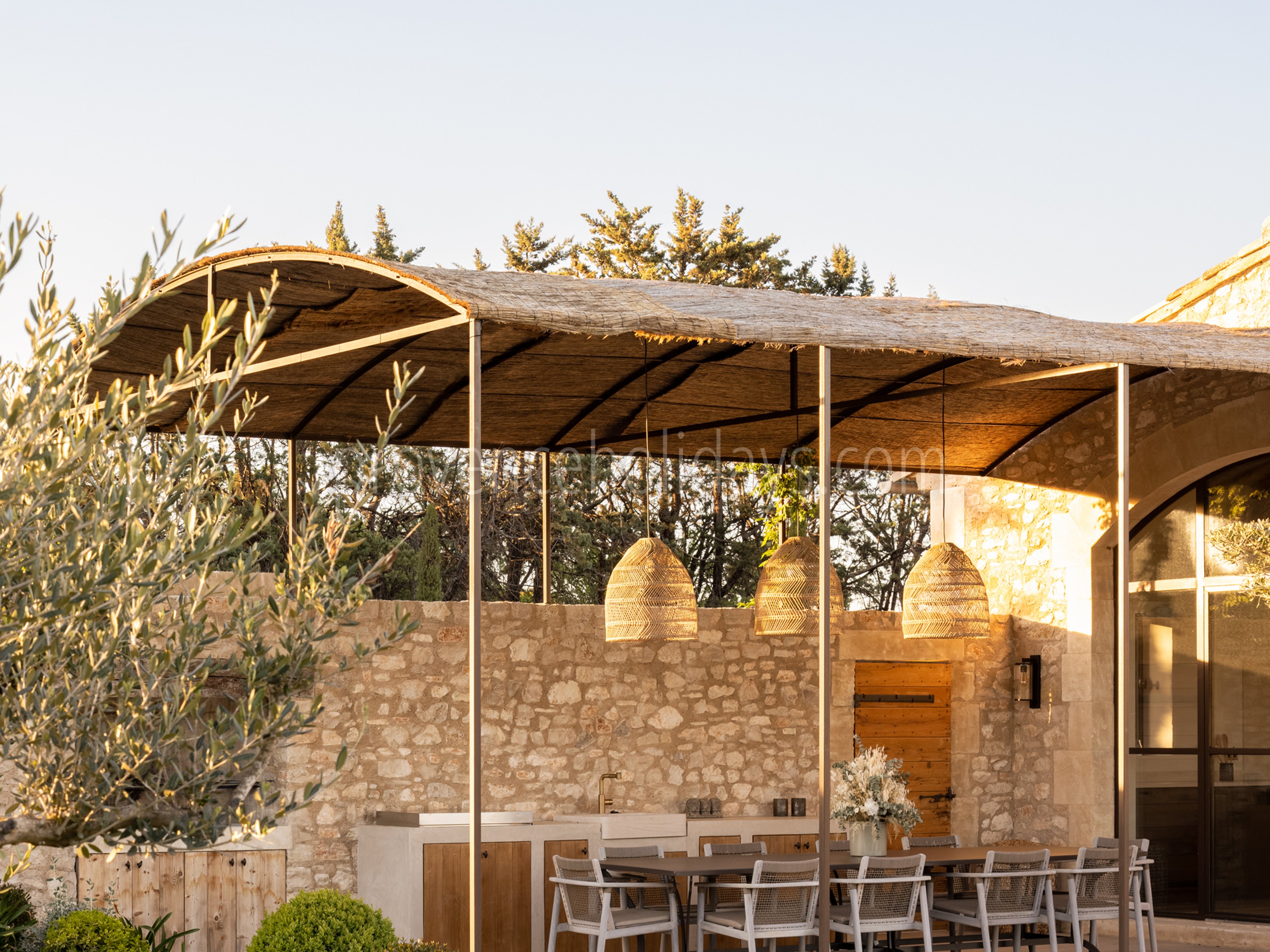 18 - Mas Chabaud: Villa: Exterior
