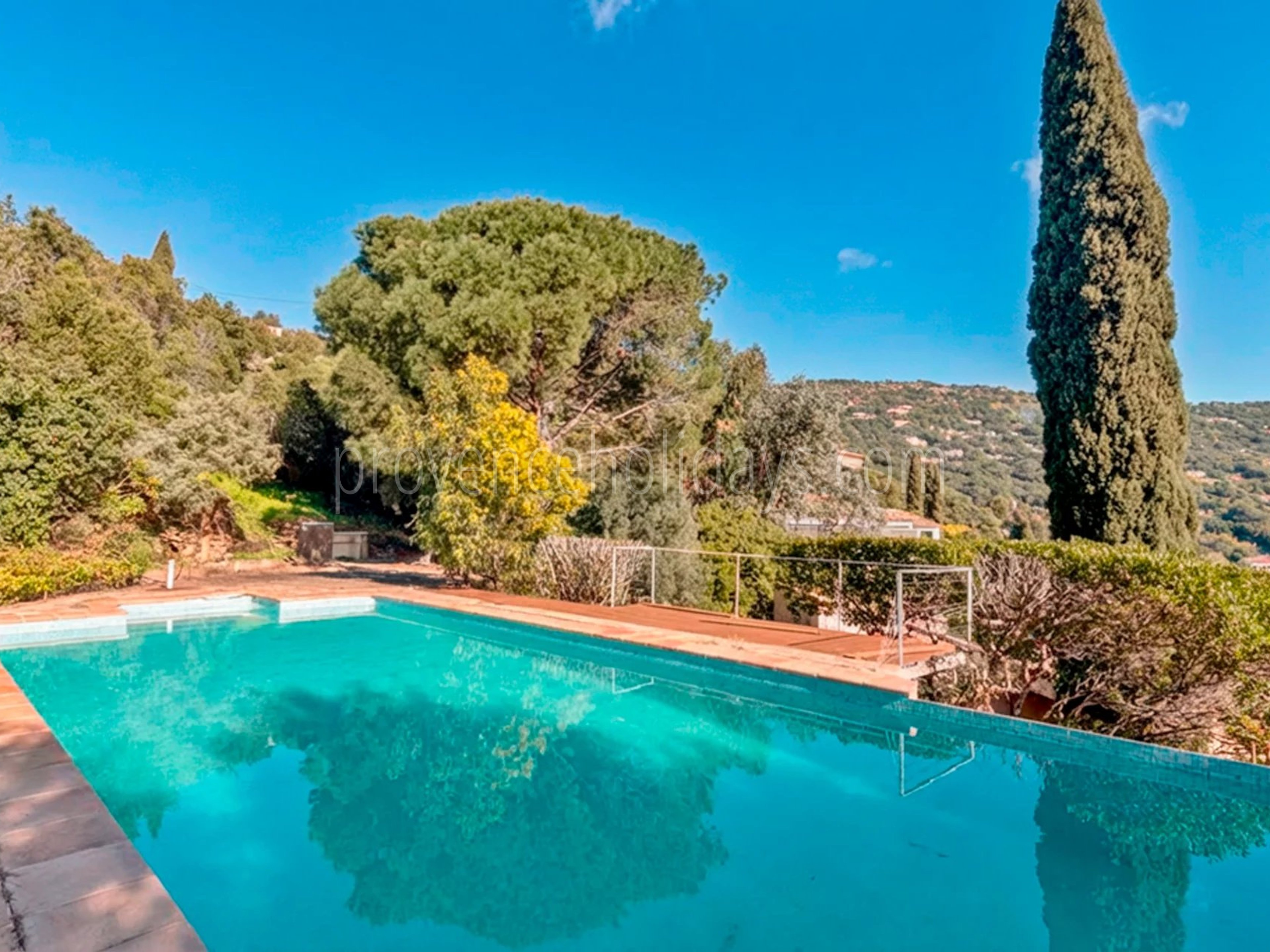 18 - Te renoveren villa in Rayol-Canadel-sur-Mer: Villa: Pool