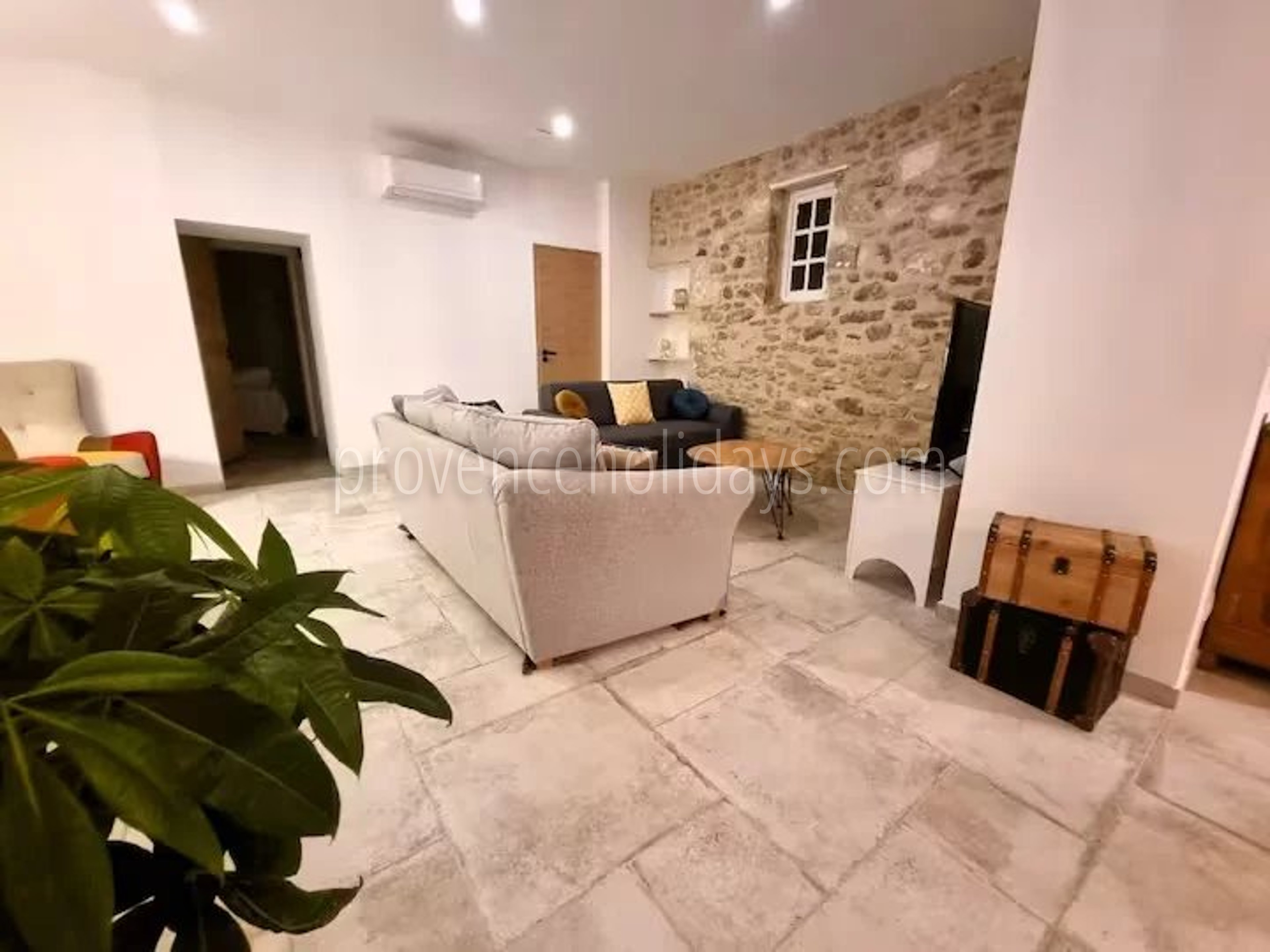 15 - Mas with pool in Bonnieux: Villa: Interior