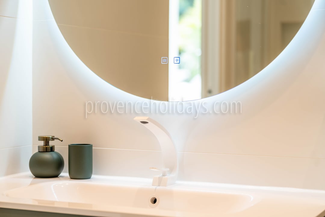 21 - Villa Croisette: Villa: Bathroom