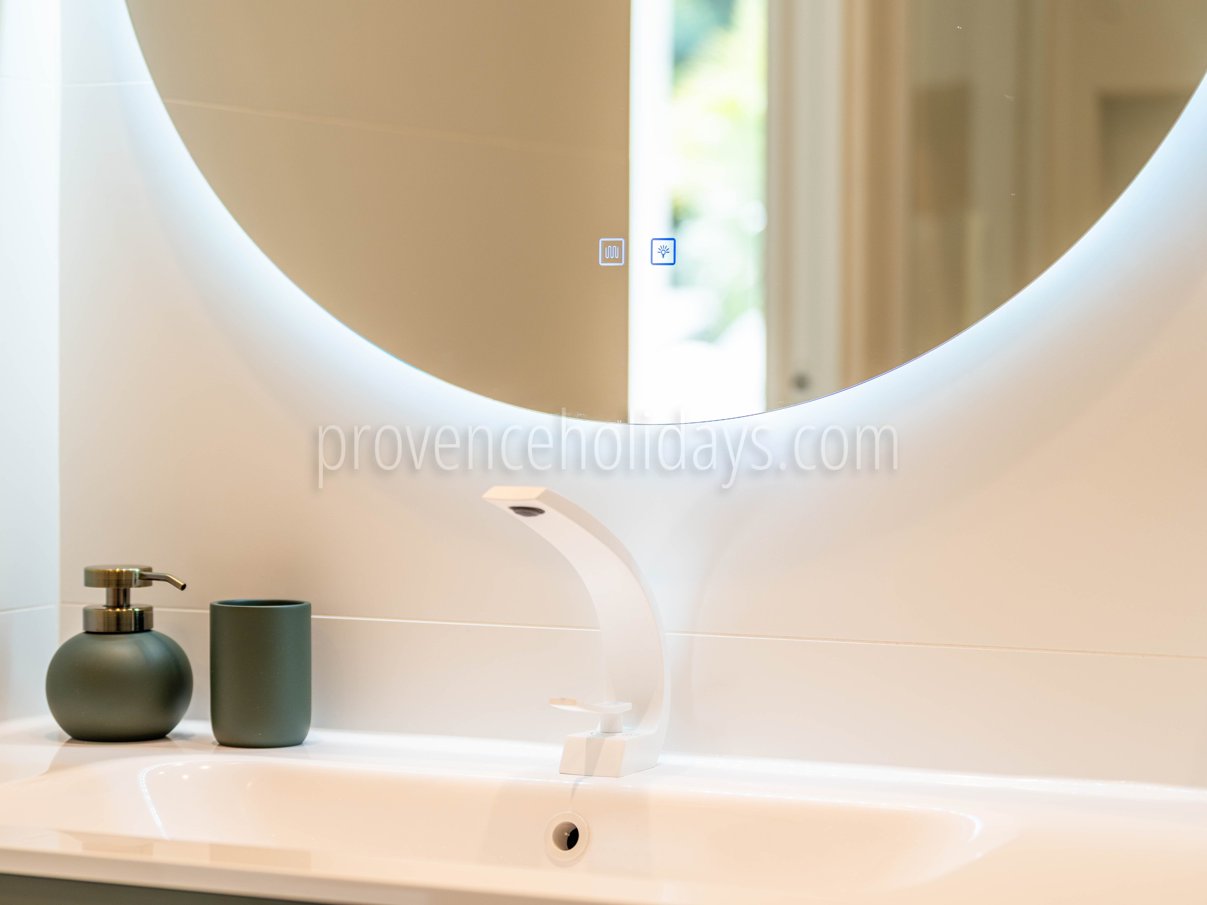 21 - Villa Croisette: Villa: Bathroom