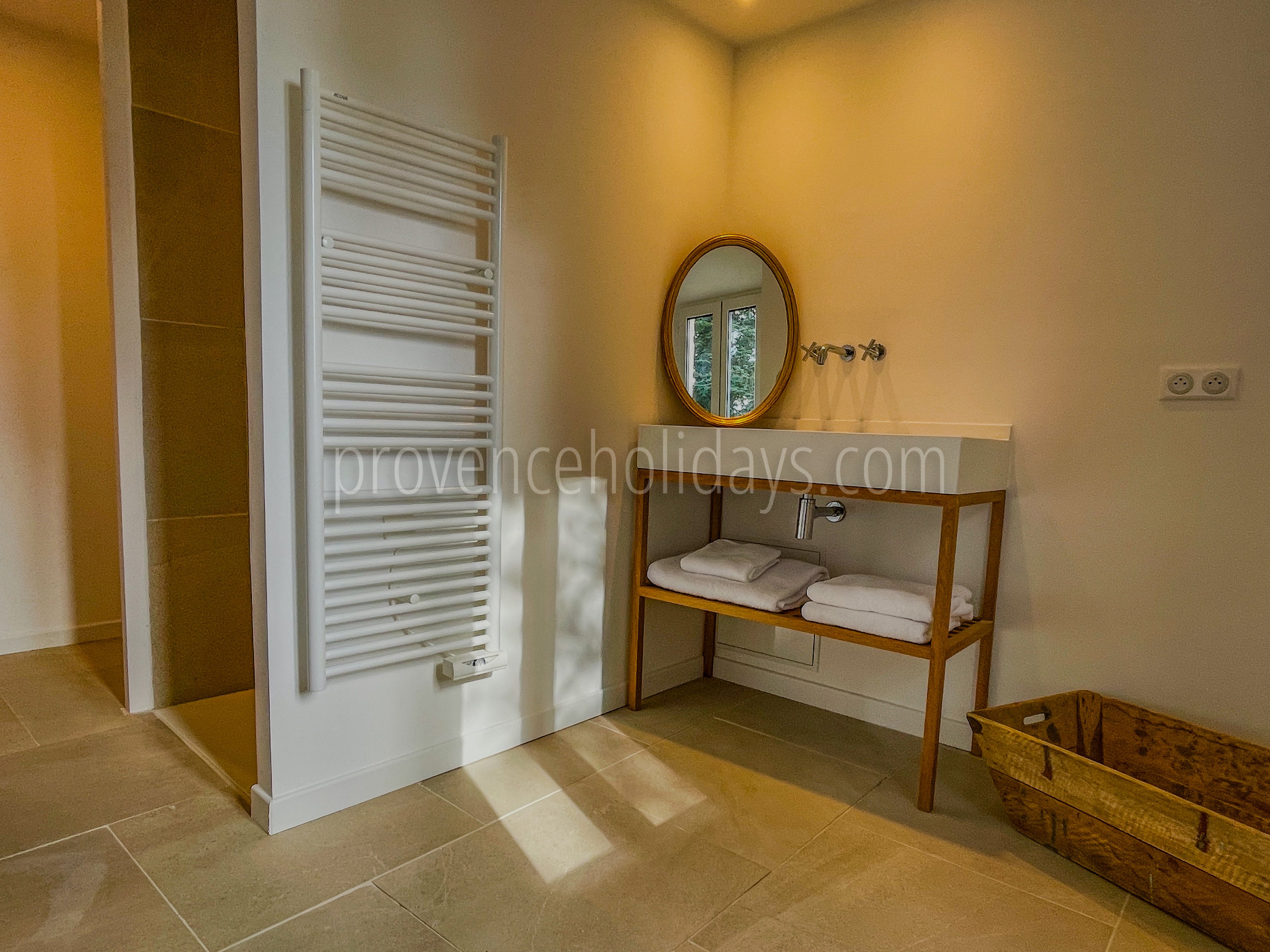 20 - Le Clos des Magnans: Villa: Bathroom