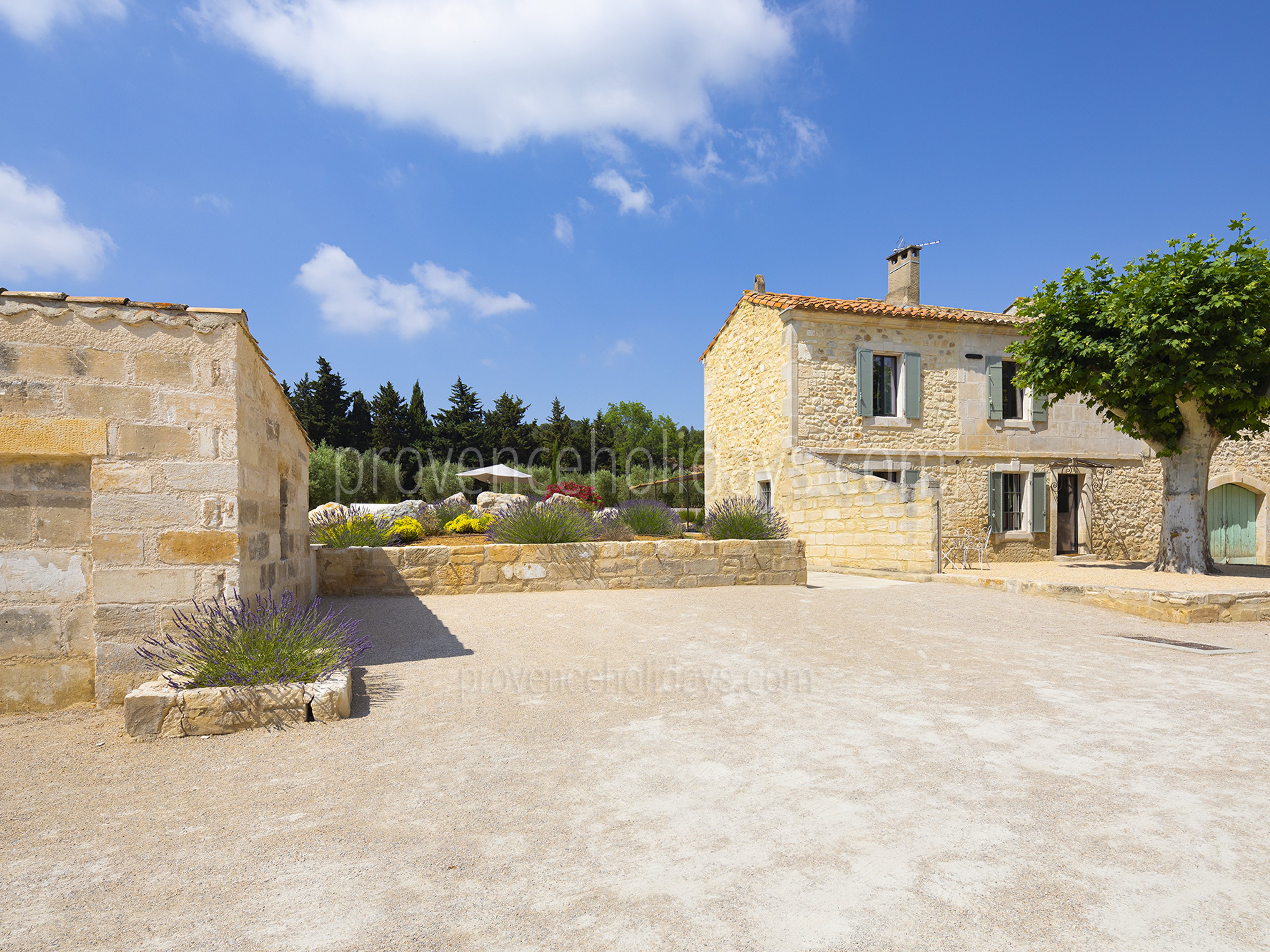 12 - Mas Alpilles: Villa: Exterior