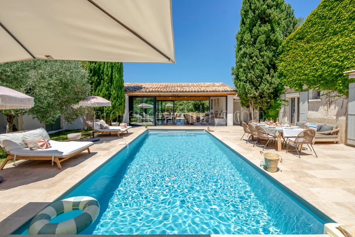 Stunning farmhouse with air conditioning in the Alpilles
