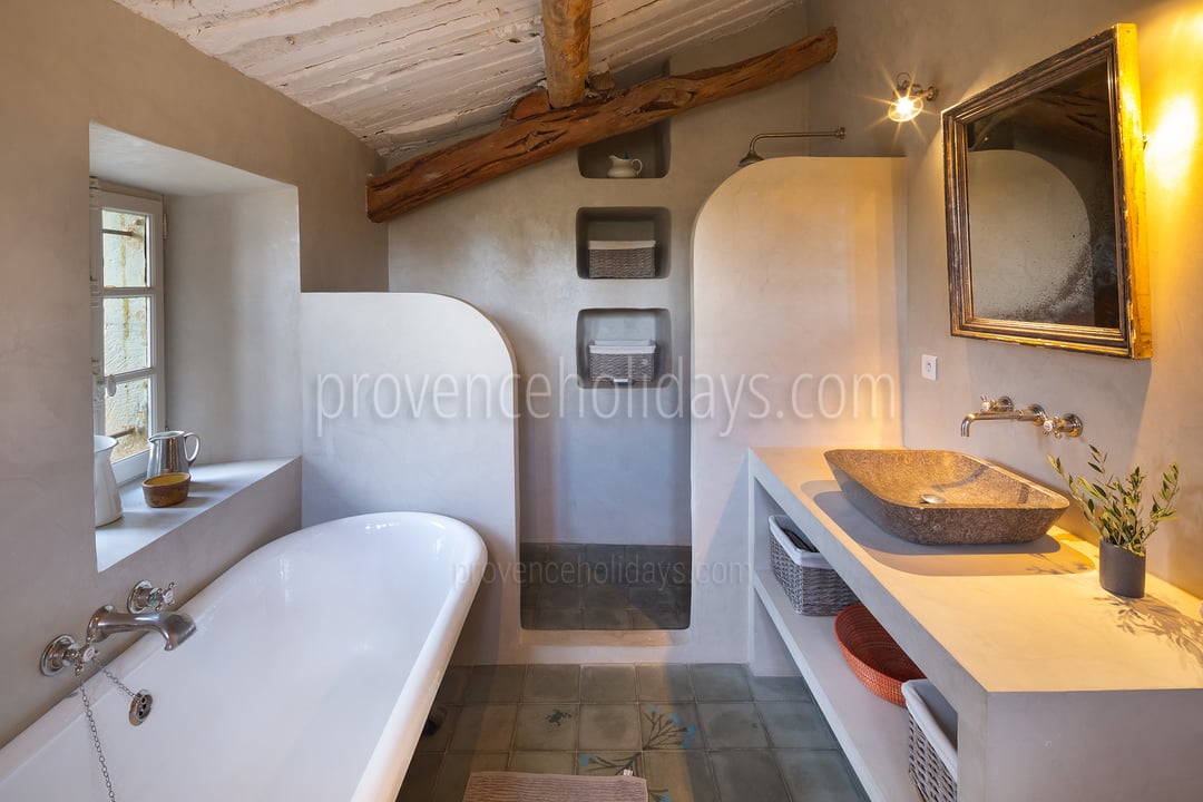 87 - Mas des Lavandes: Villa: Bathroom