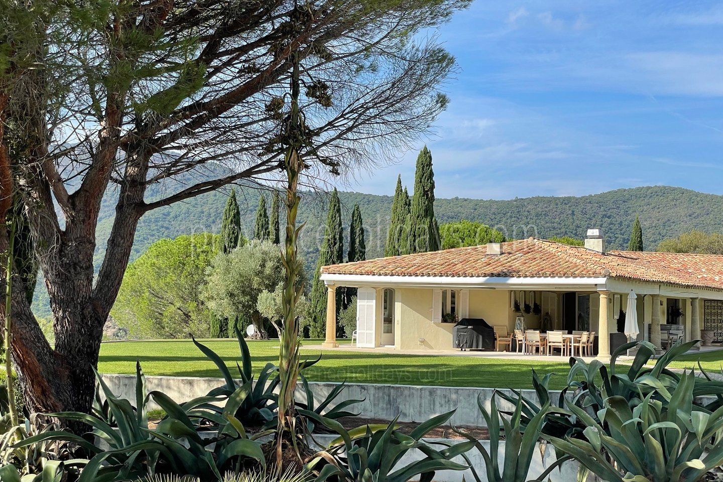 1 - Domaine Aurélien: Villa: Exterior