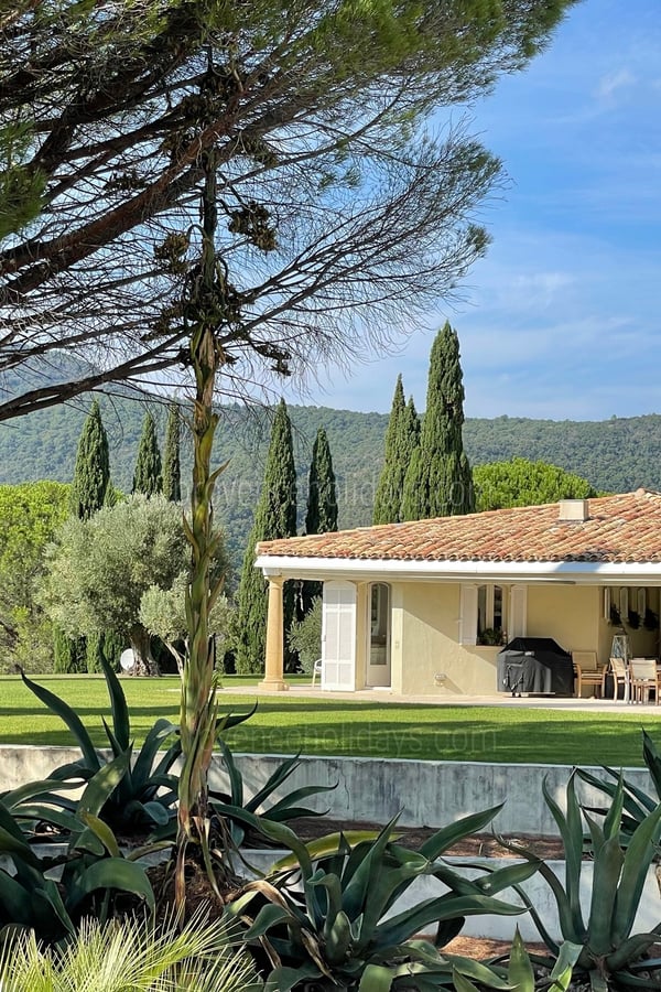 1 - Domaine Aurélien: Villa: Exterior