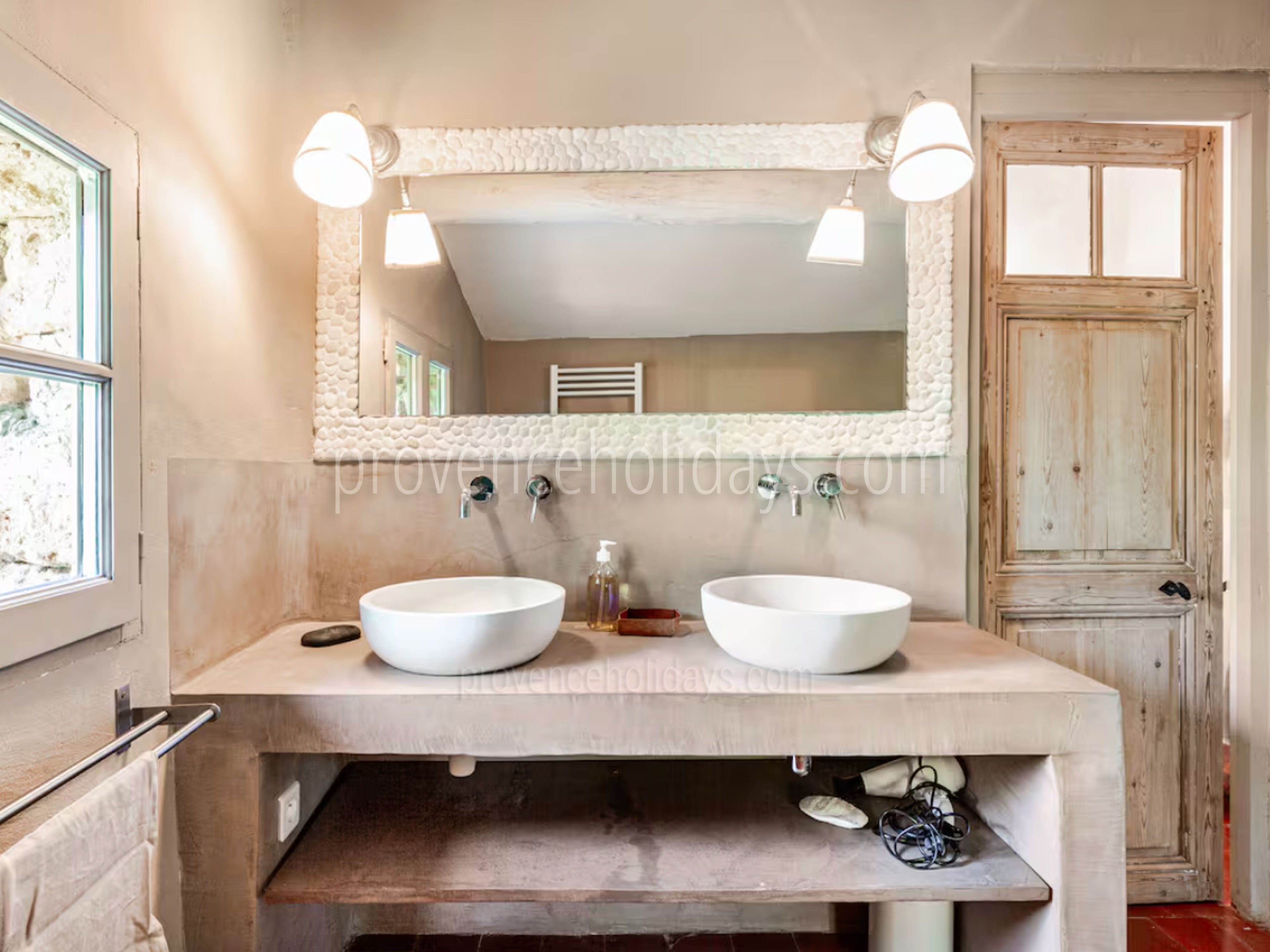 31 - Les Vues du Luberon: Villa: Bathroom