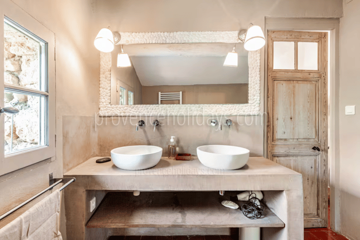 31 - Les Vues du Luberon: Villa: Bathroom