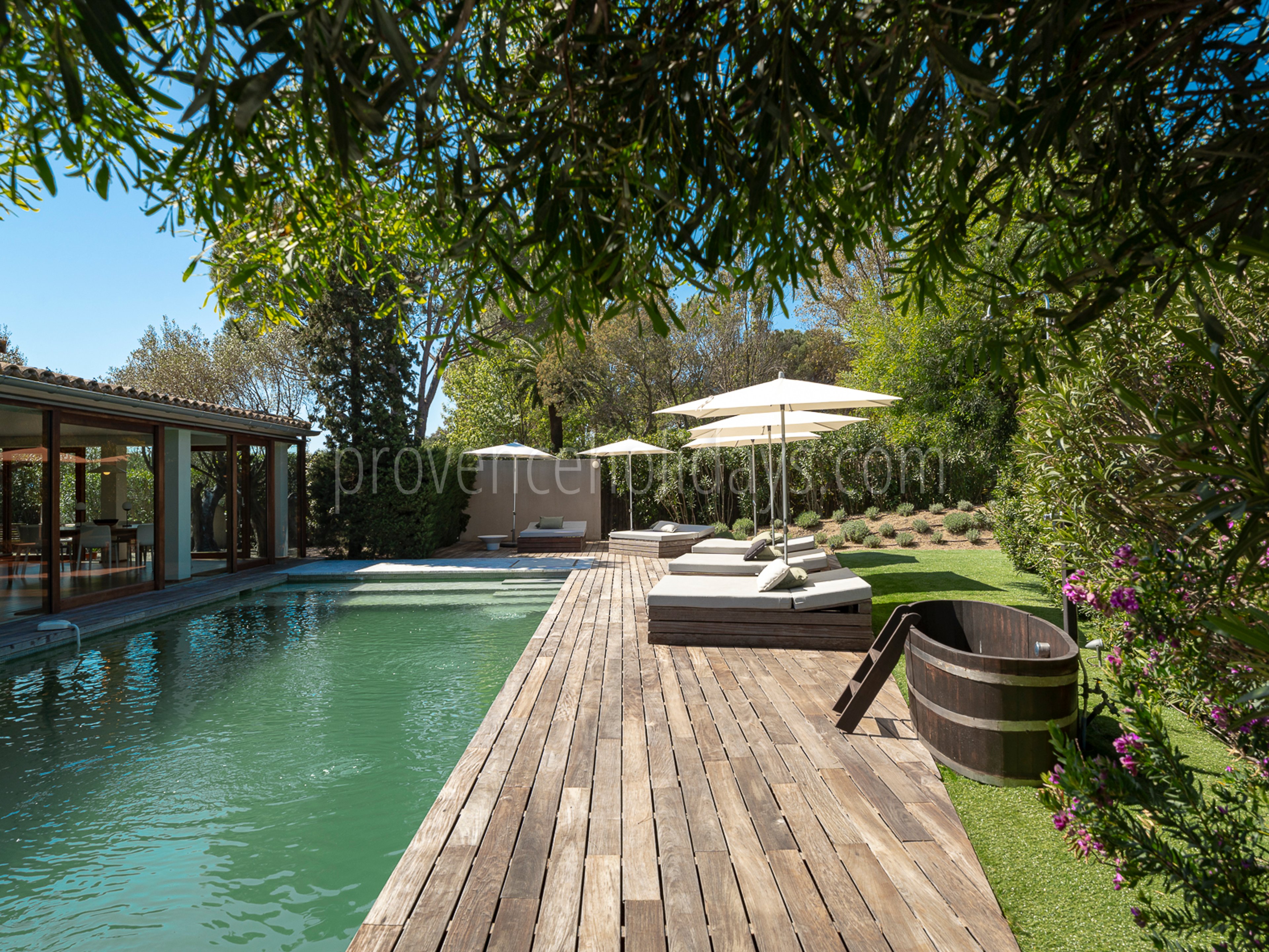 17 - Villa Tahiti: Villa: Pool