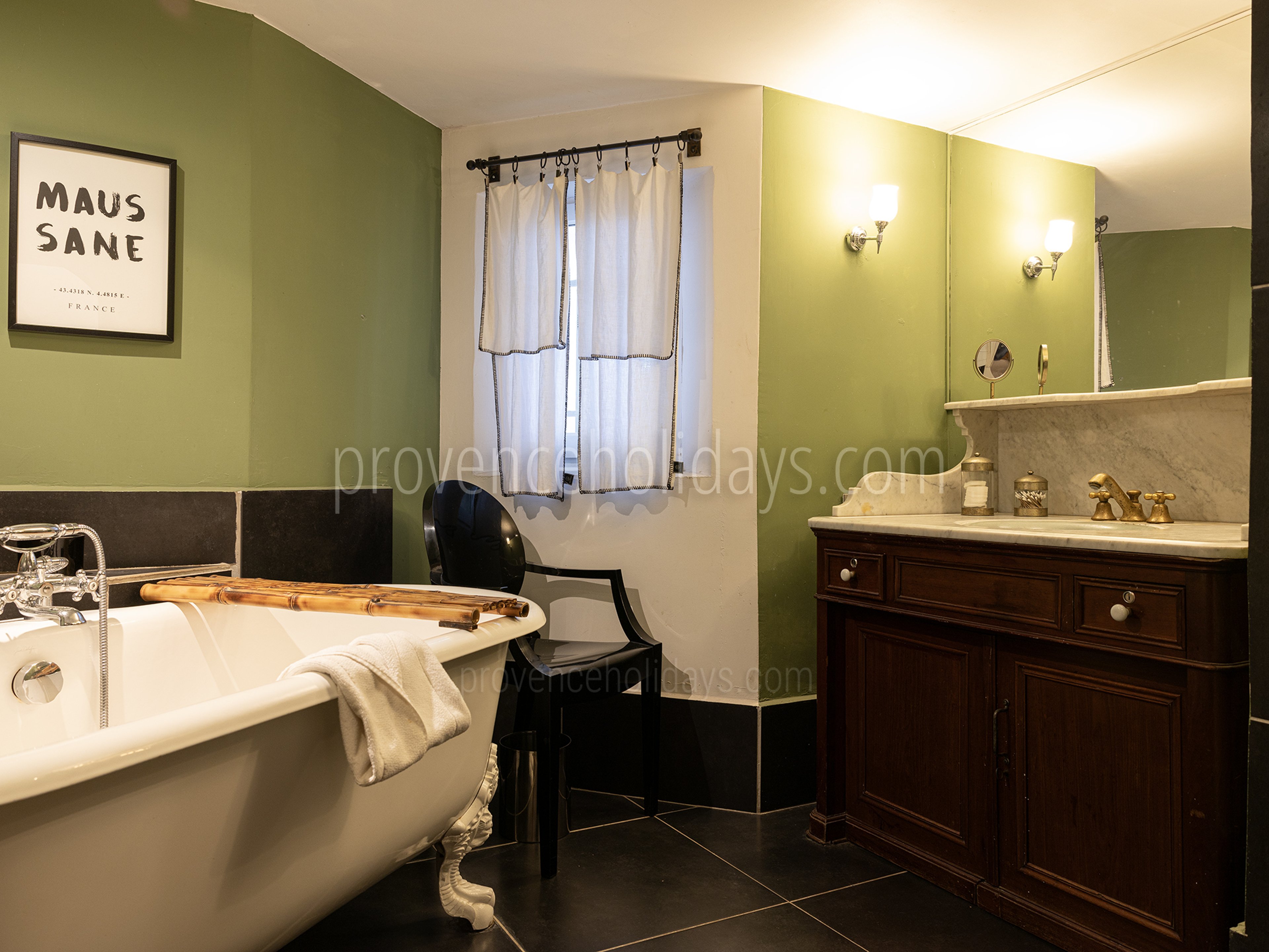 20 - Mas du Rosier: Villa: Bathroom