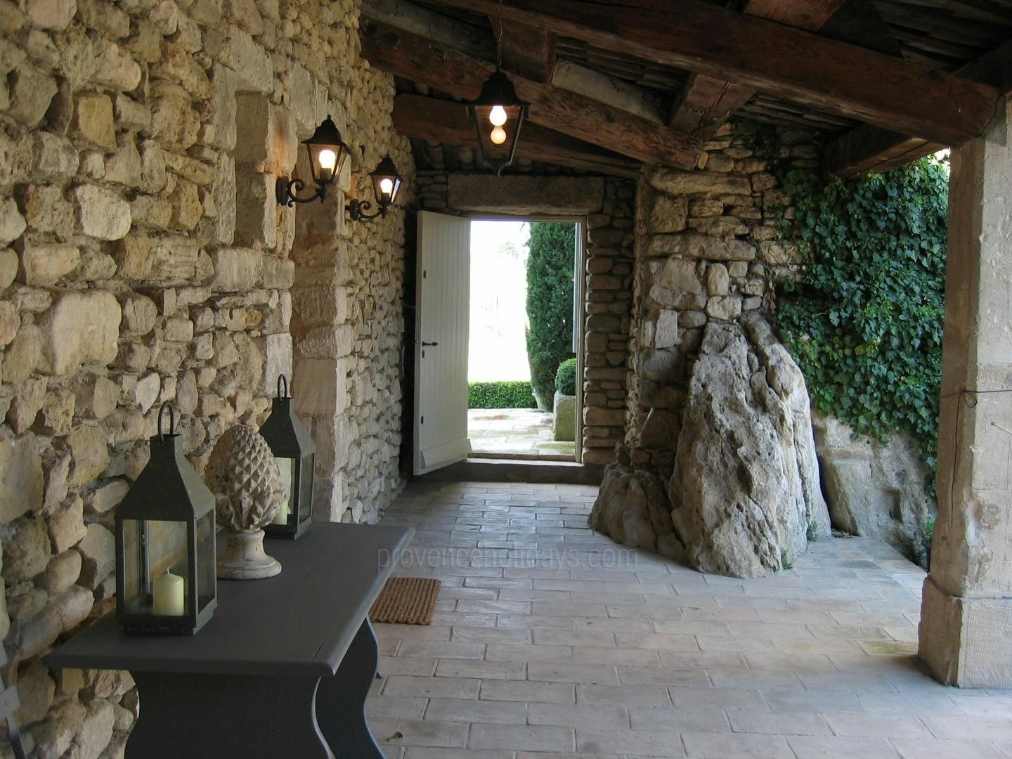 19 - Le Mas des Buis: Villa: Exterior