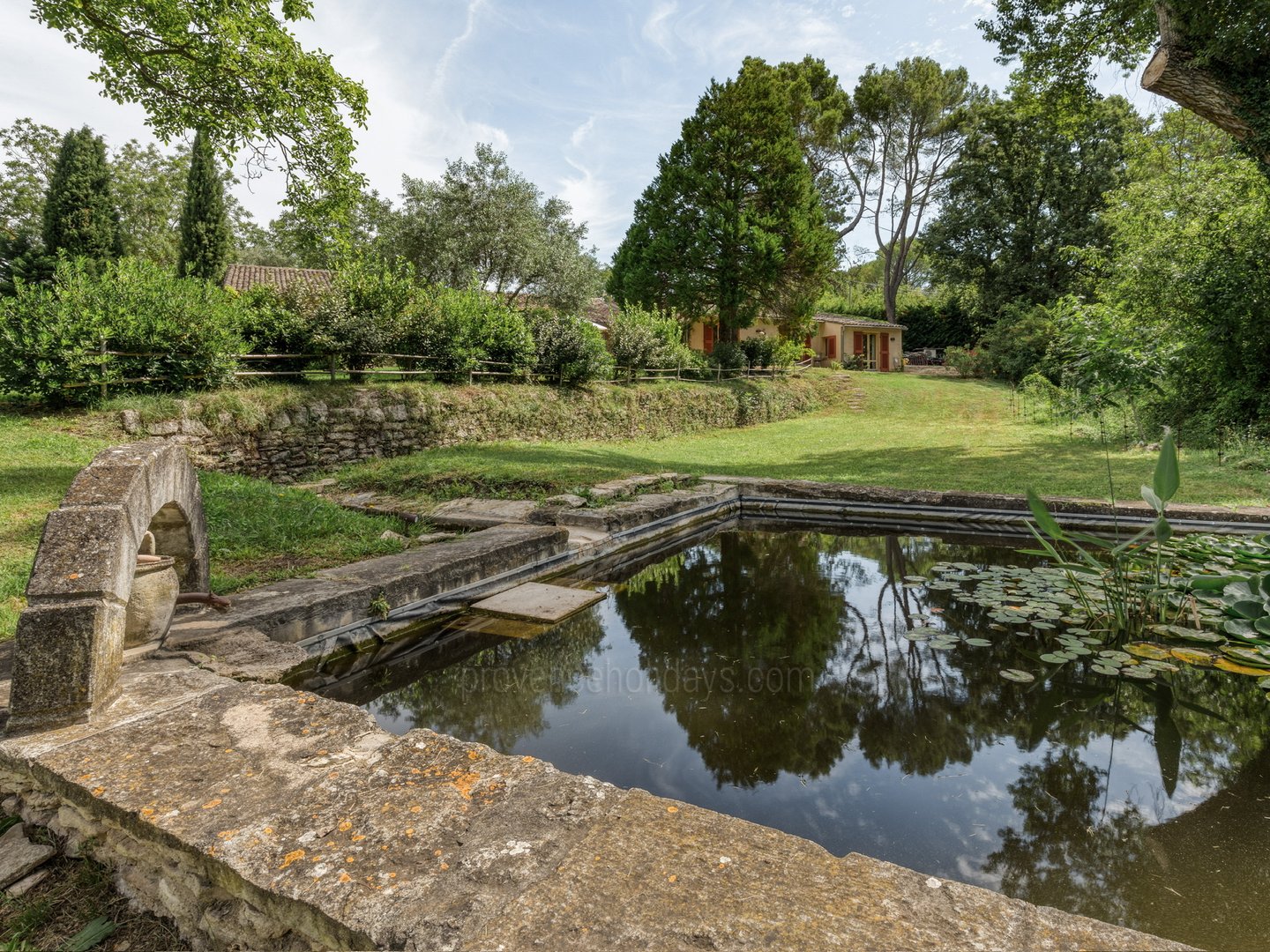 8 - Mas des Sources: Villa: Exterior