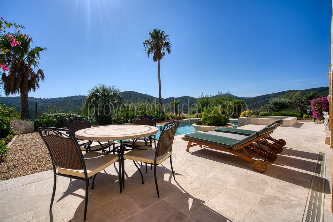Maison provençale avec vue mer et piscine chauffée 4 - Villa Alba: Villa: Exterior