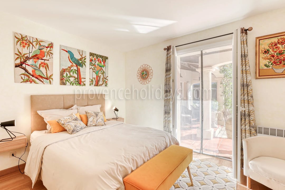 7 - Villa avec maison d’invités à Grimaud: Villa: Bedroom