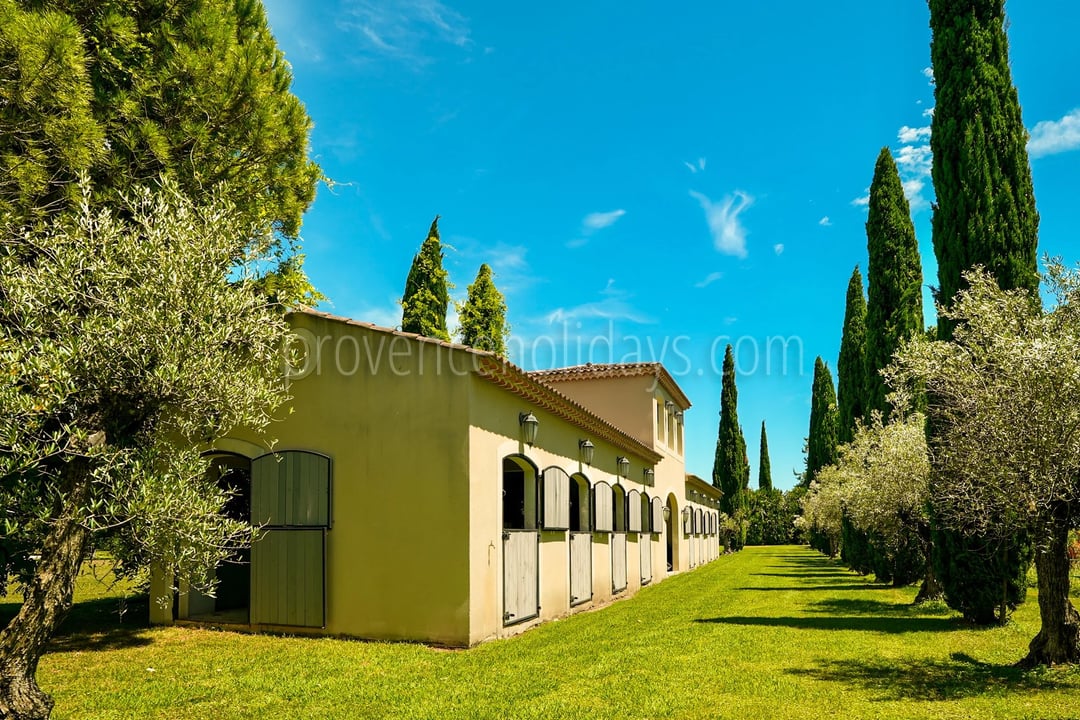 11 - Stone estate in Eygalières: Villa: Exterior