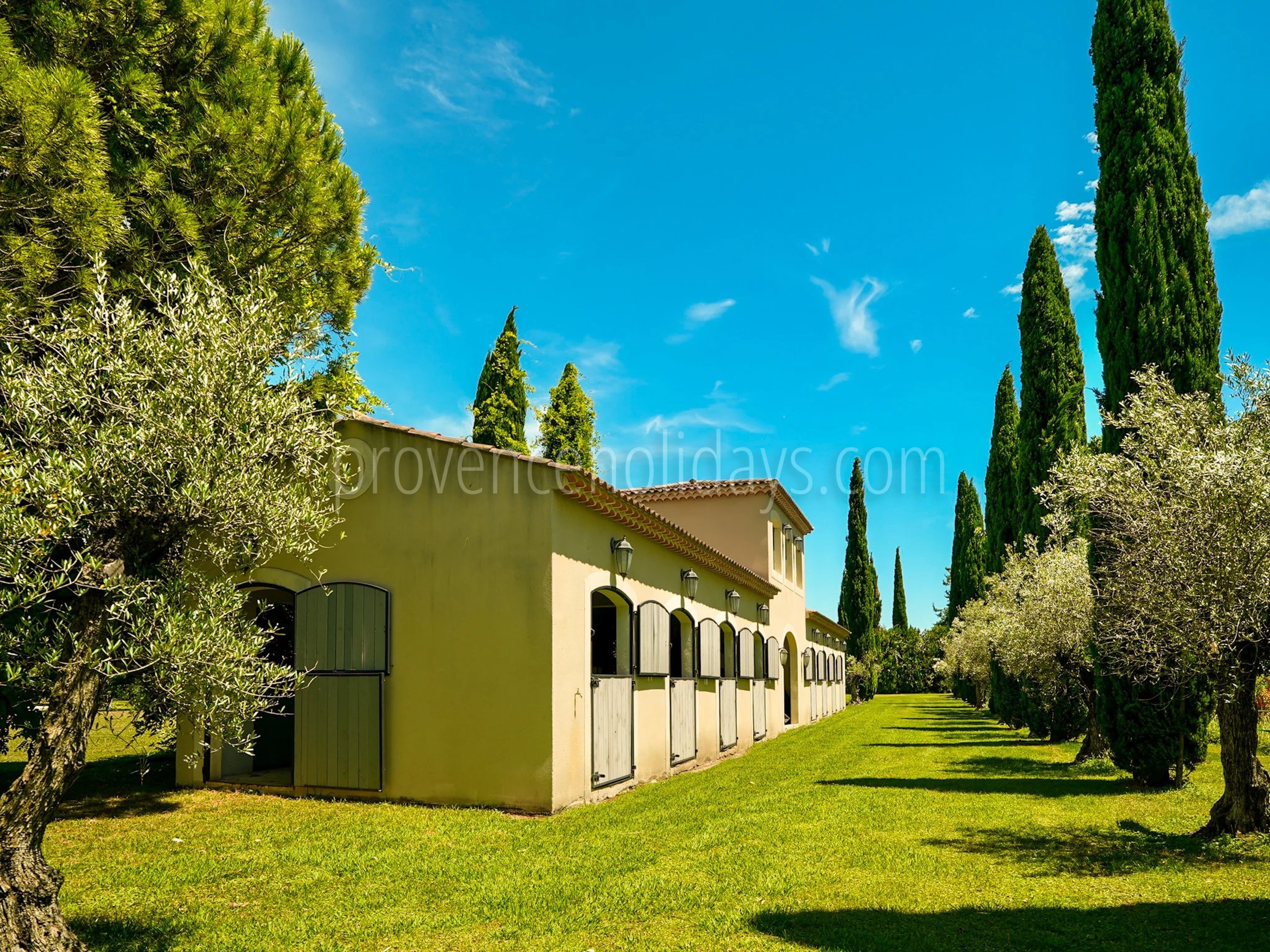 11 - Stone estate in Eygalières: Villa: Exterior