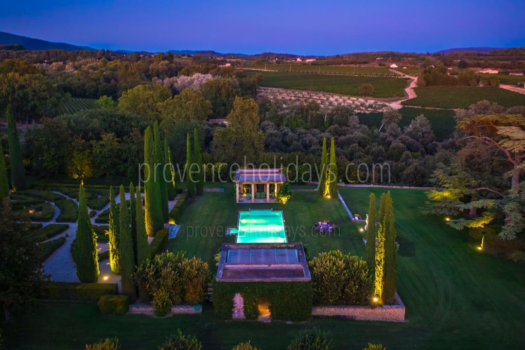 50 - Château de Luberon: Villa: Exterior