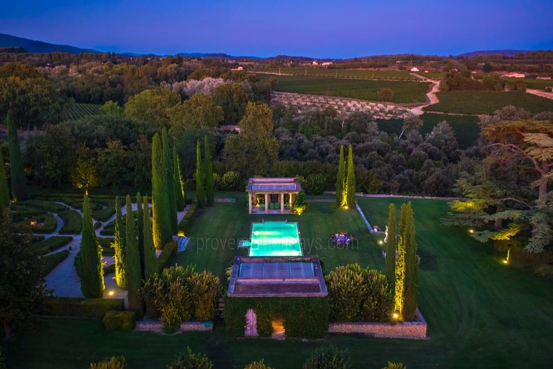 49 - Château de Luberon: Villa: Exterior