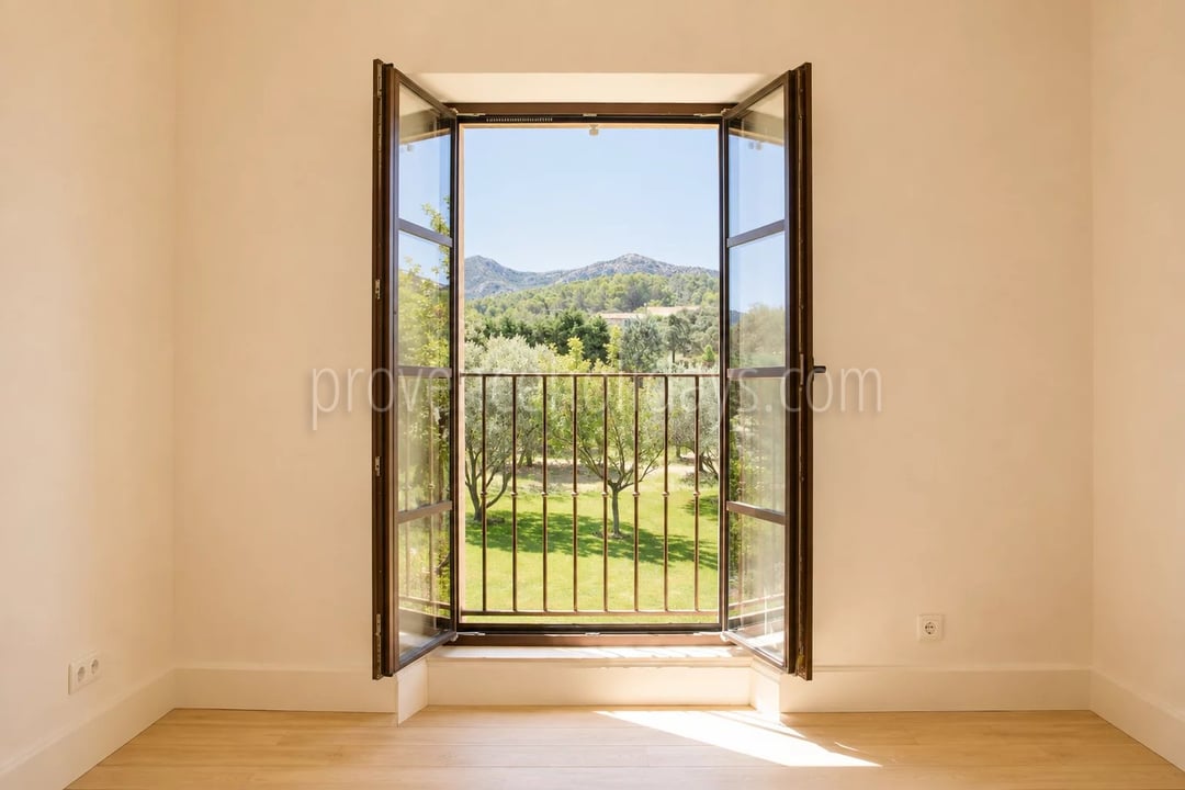23 - Mas contemporain à Eygalières: Villa: Exterior