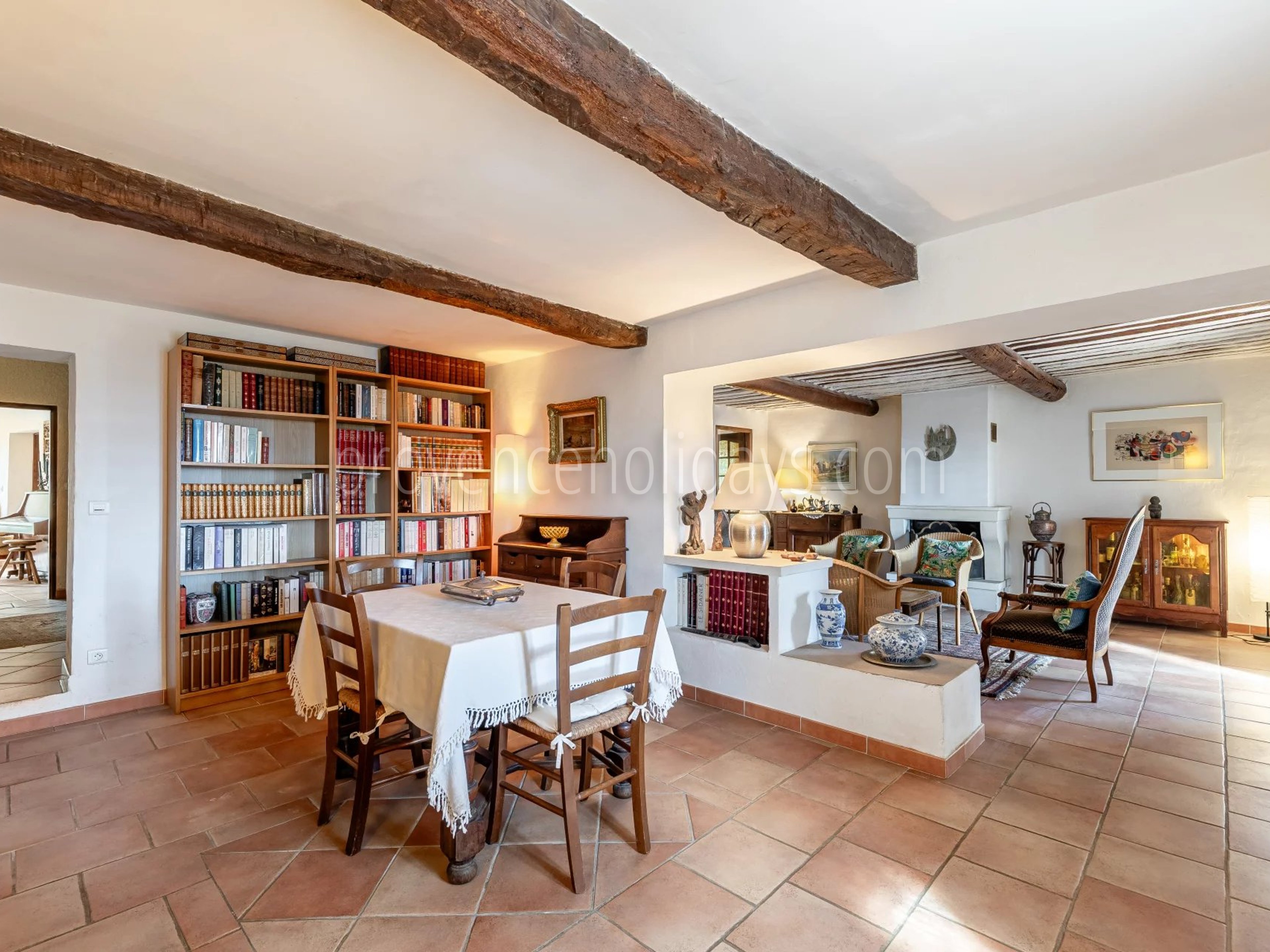 15 - Stone farmhouse in Saint-Saturnin-lès-Apt: Villa: Interior