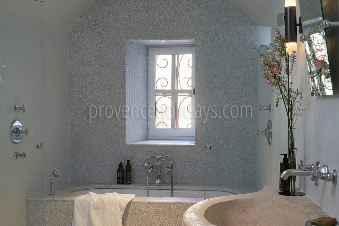 70 - Maison Tourelle: Villa: Bathroom