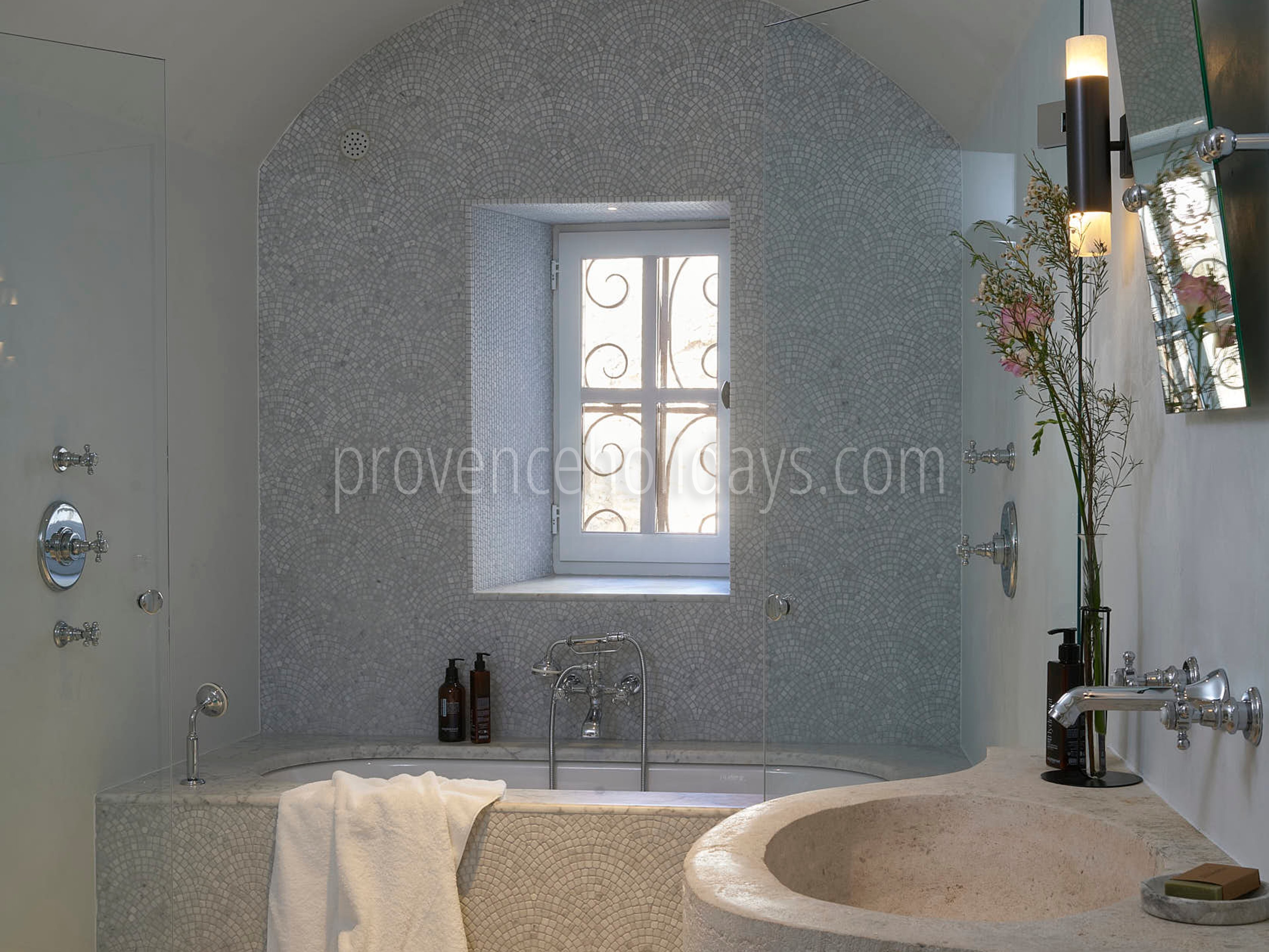 70 - Maison Tourelle: Villa: Bathroom