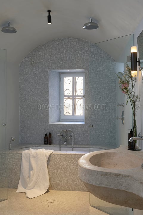 70 - Maison Tourelle: Villa: Bathroom