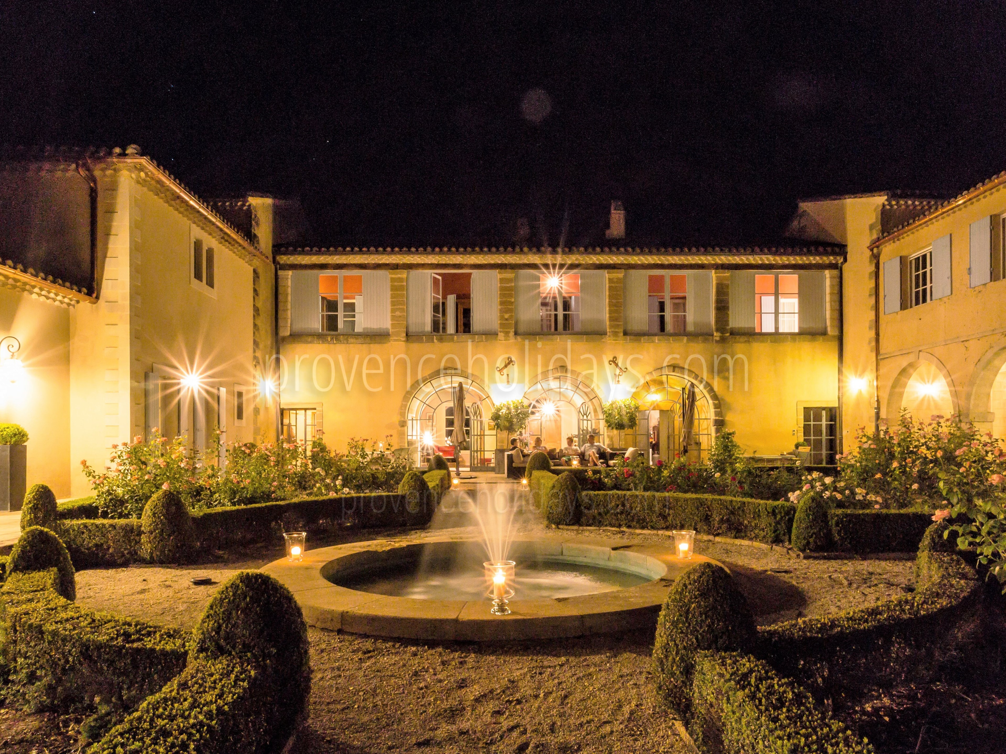13 - Domaine d\'Uzès: Villa: Exterior