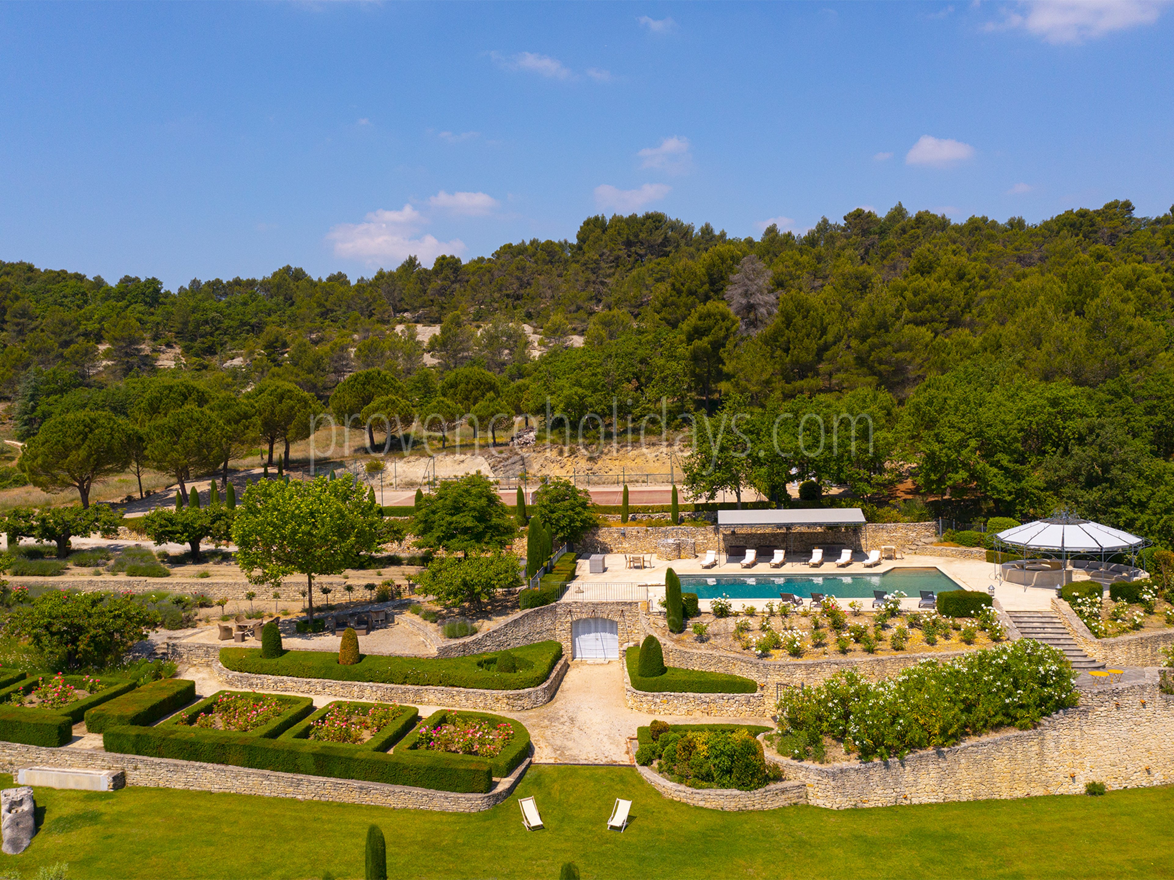9 - La Roseraie: Villa: Exterior
