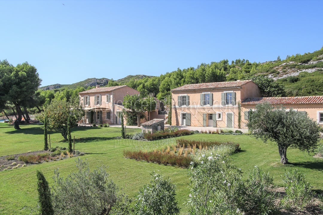 9 - Mas des Cyprès: Villa: Exterior