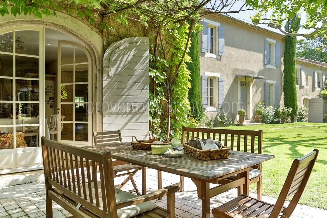 17 - Le Domaine des Cyprès: Villa: Exterior