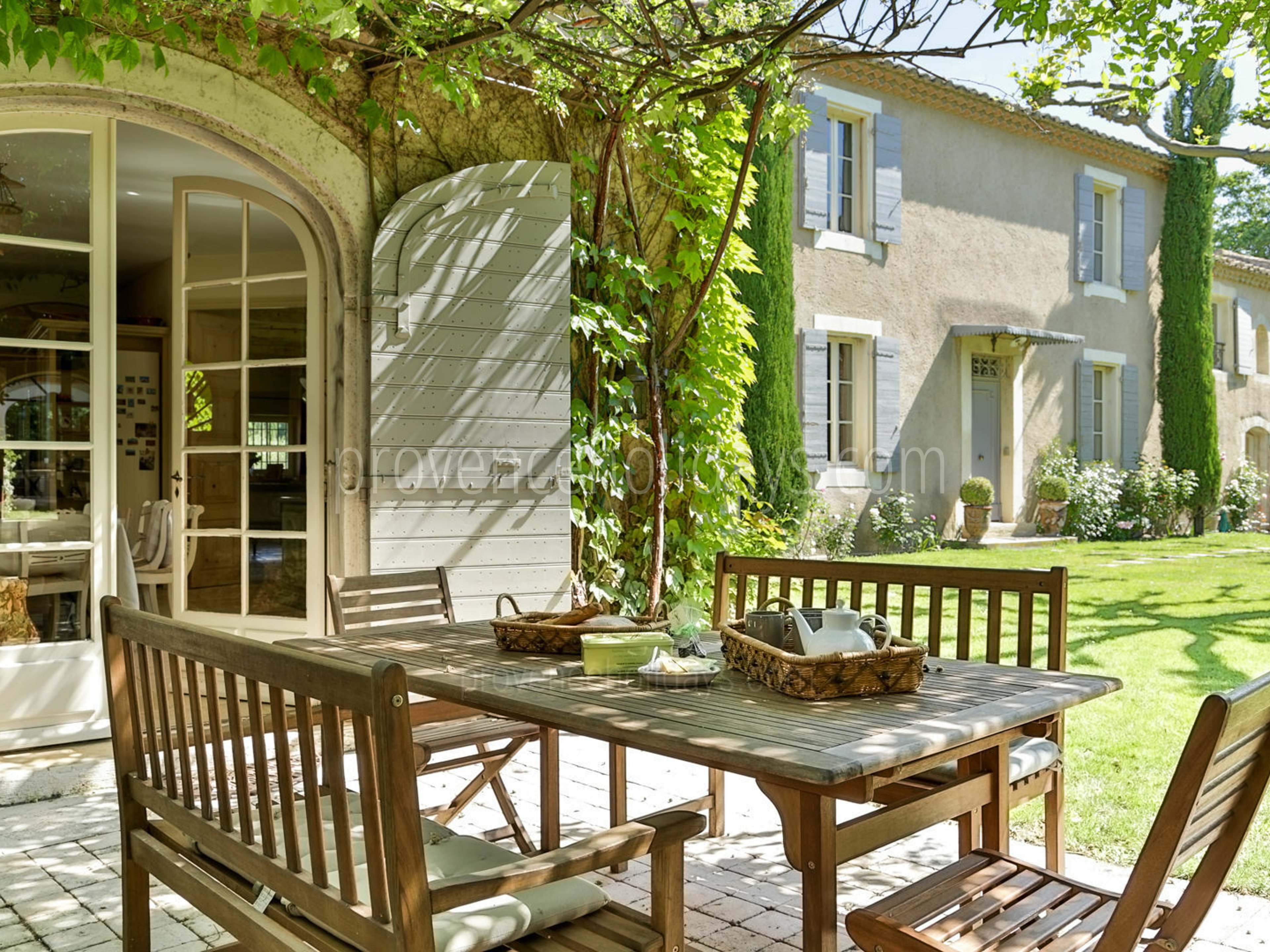 17 - Le Domaine des Cyprès: Villa: Exterior