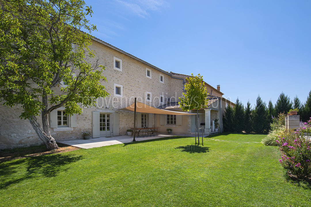 8 - Mas Robion: Villa: Exterior