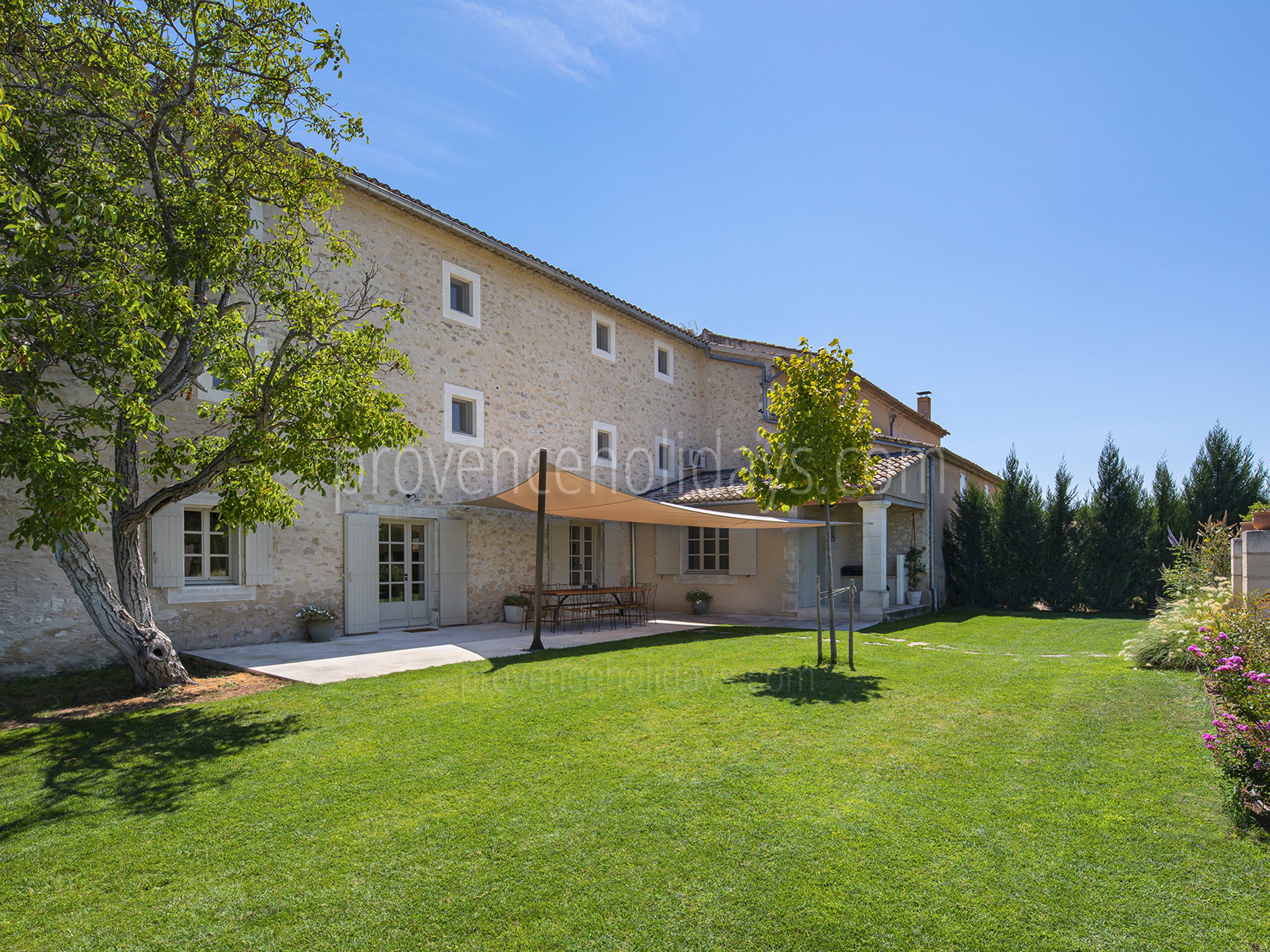8 - Mas Robion: Villa: Exterior
