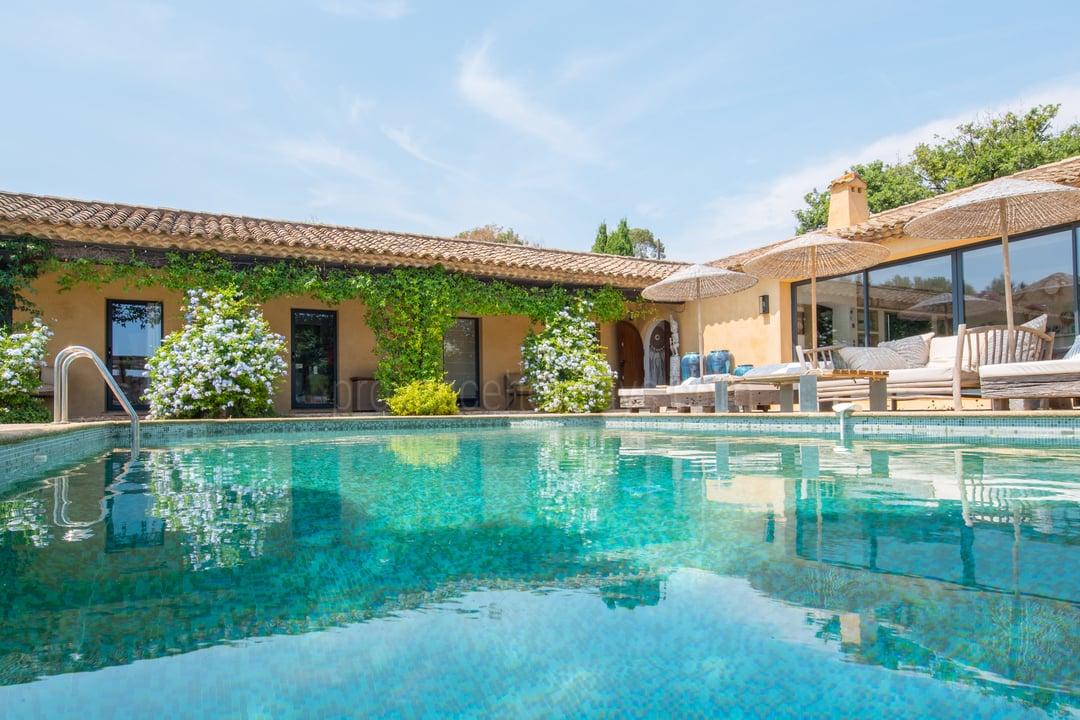 2 - Coteaux Serene: Villa: Pool