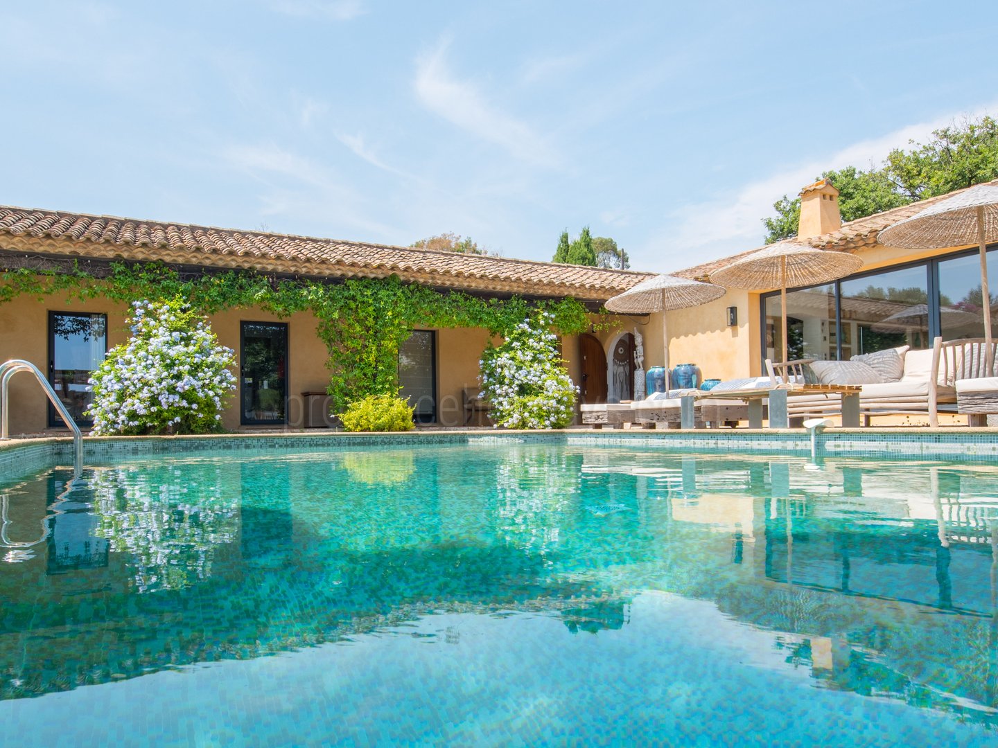 2 - Coteaux Serene: Villa: Pool