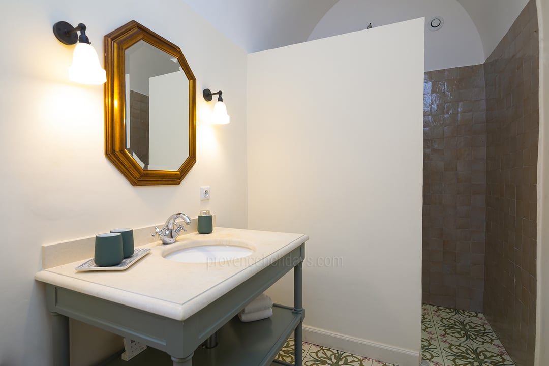 63 - Mas Saint-Rémy: Villa: Bathroom