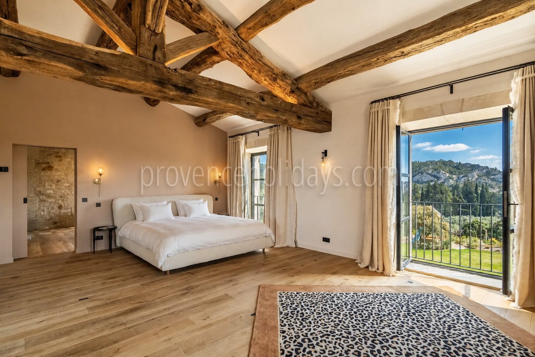 97 - Le Loup des Alpilles: Villa: Bedroom