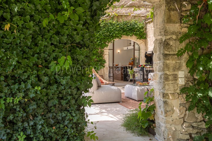 40 - Le Mas des Magnans: Villa: Exterior