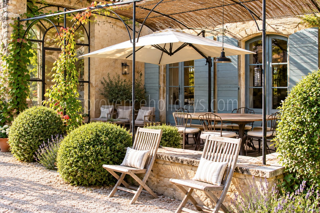 15 - Authentic farmhouse in Saint-Rémy-de-Provence: Villa: Exterior