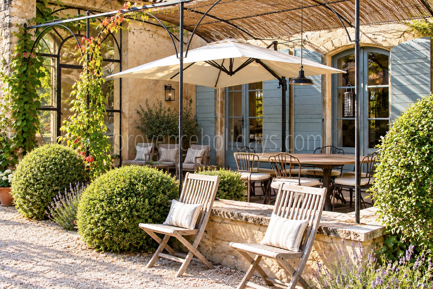 15 - Authentic farmhouse in Saint-Rémy-de-Provence: Villa: Exterior