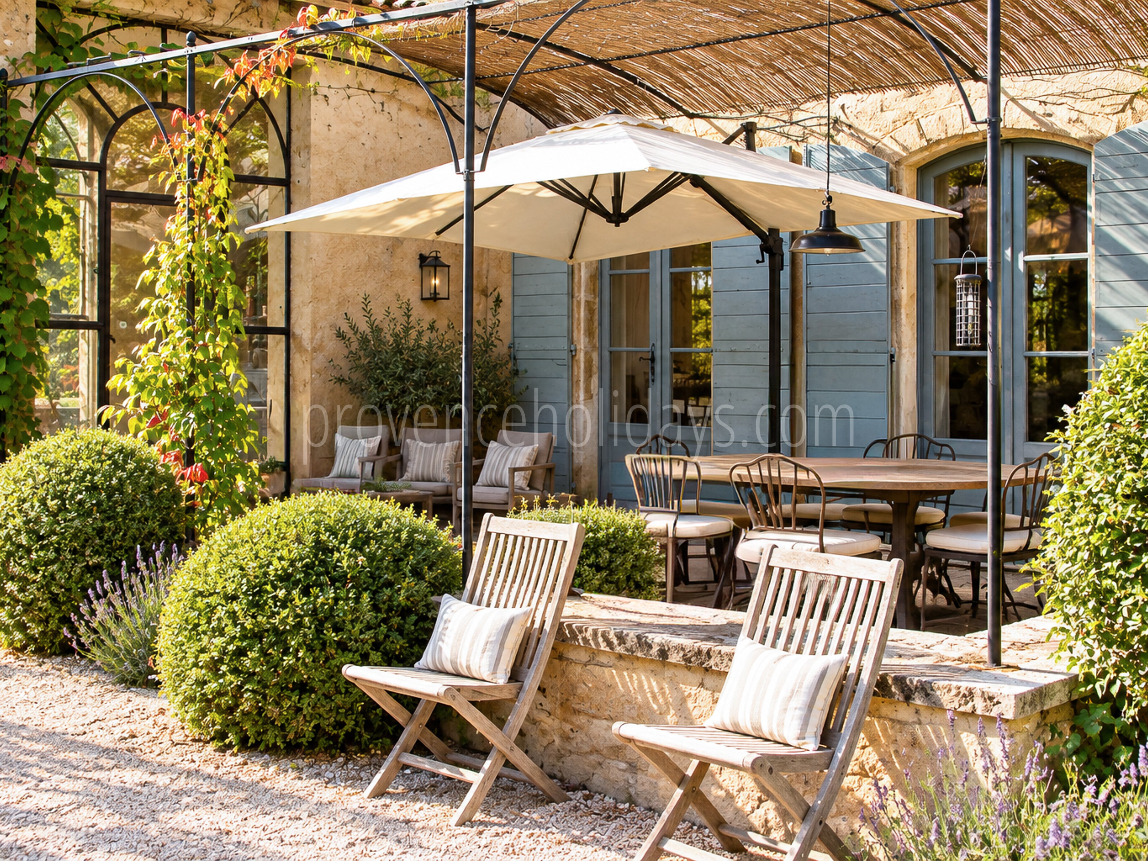 15 - Authentic farmhouse in Saint-Rémy-de-Provence: Villa: Exterior