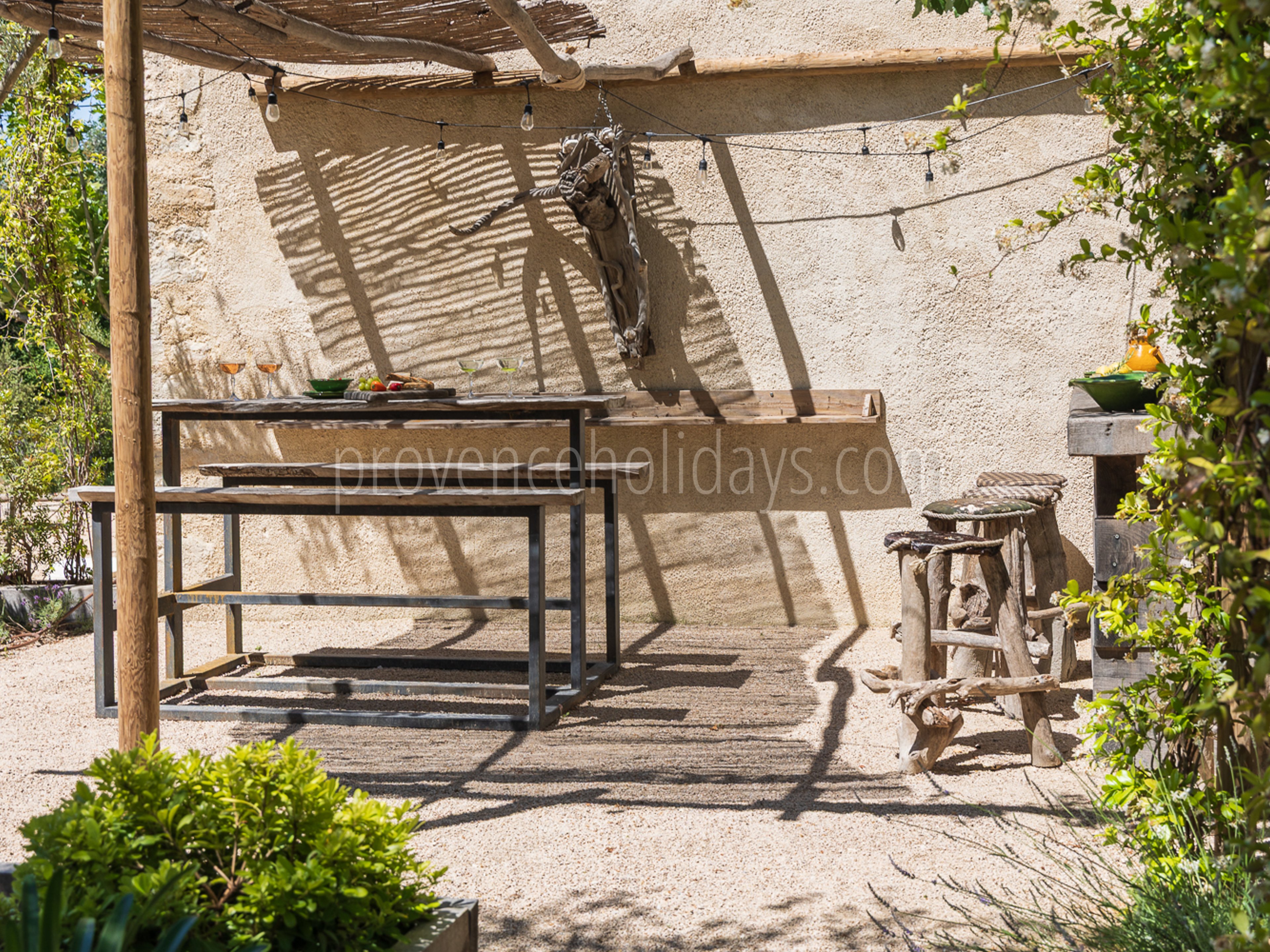 119 - La Chapelle des Alpilles: Villa: Exterior