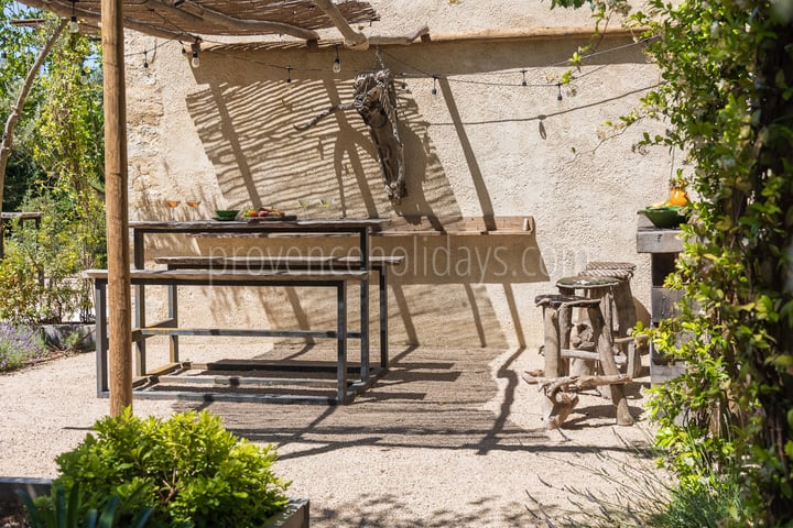 119 - La Chapelle des Alpilles: Villa: Exterior